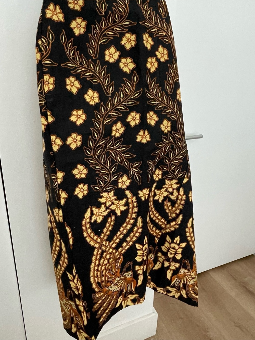 NWT Batik First Asymmetric Black Floral-Print Midi Skirt Yellow & Orange Small - Picture 11 of 14